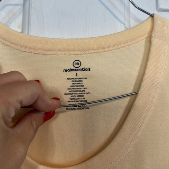 Real essentials yellow crop tank size large - Picture 2 of 3